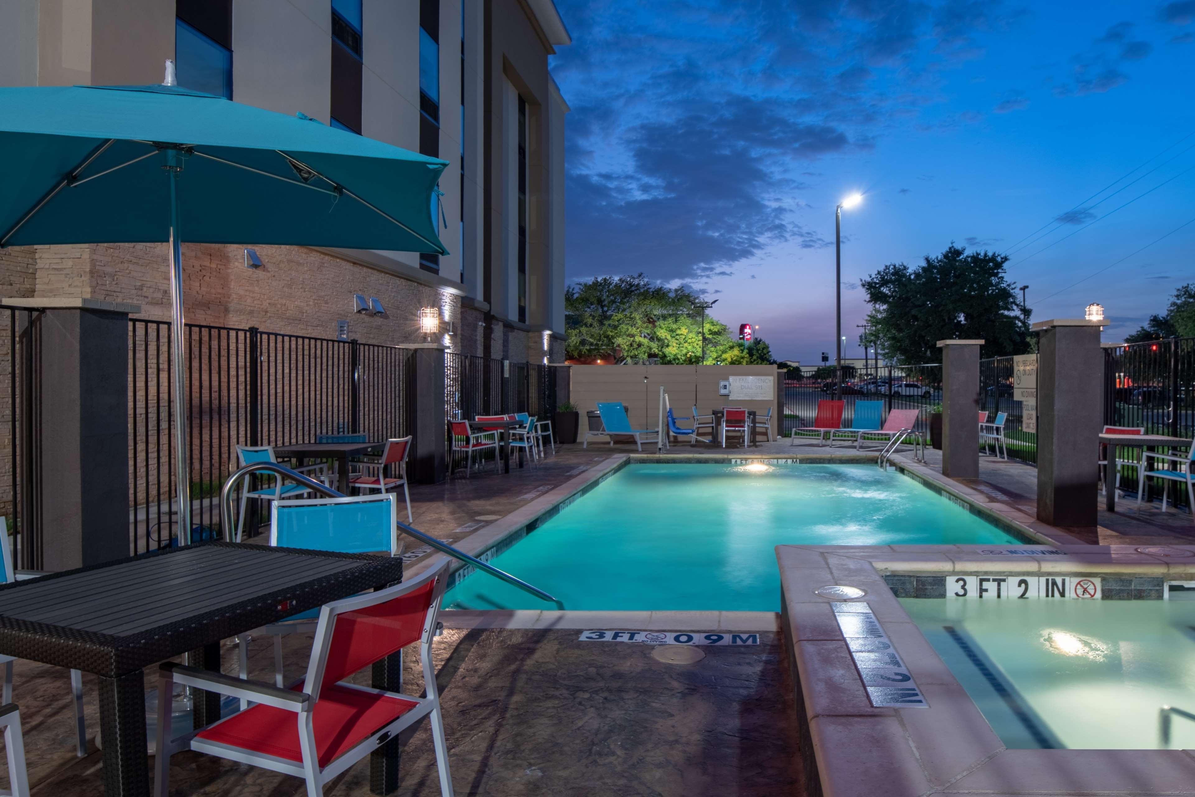 Hampton Inn & Suites Dallas/Plano Central Экстерьер фото
